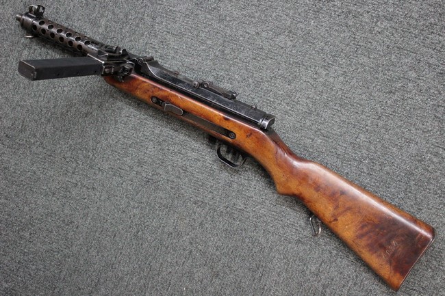 短機関銃のロールスロイスとも称されたMP34短機関銃